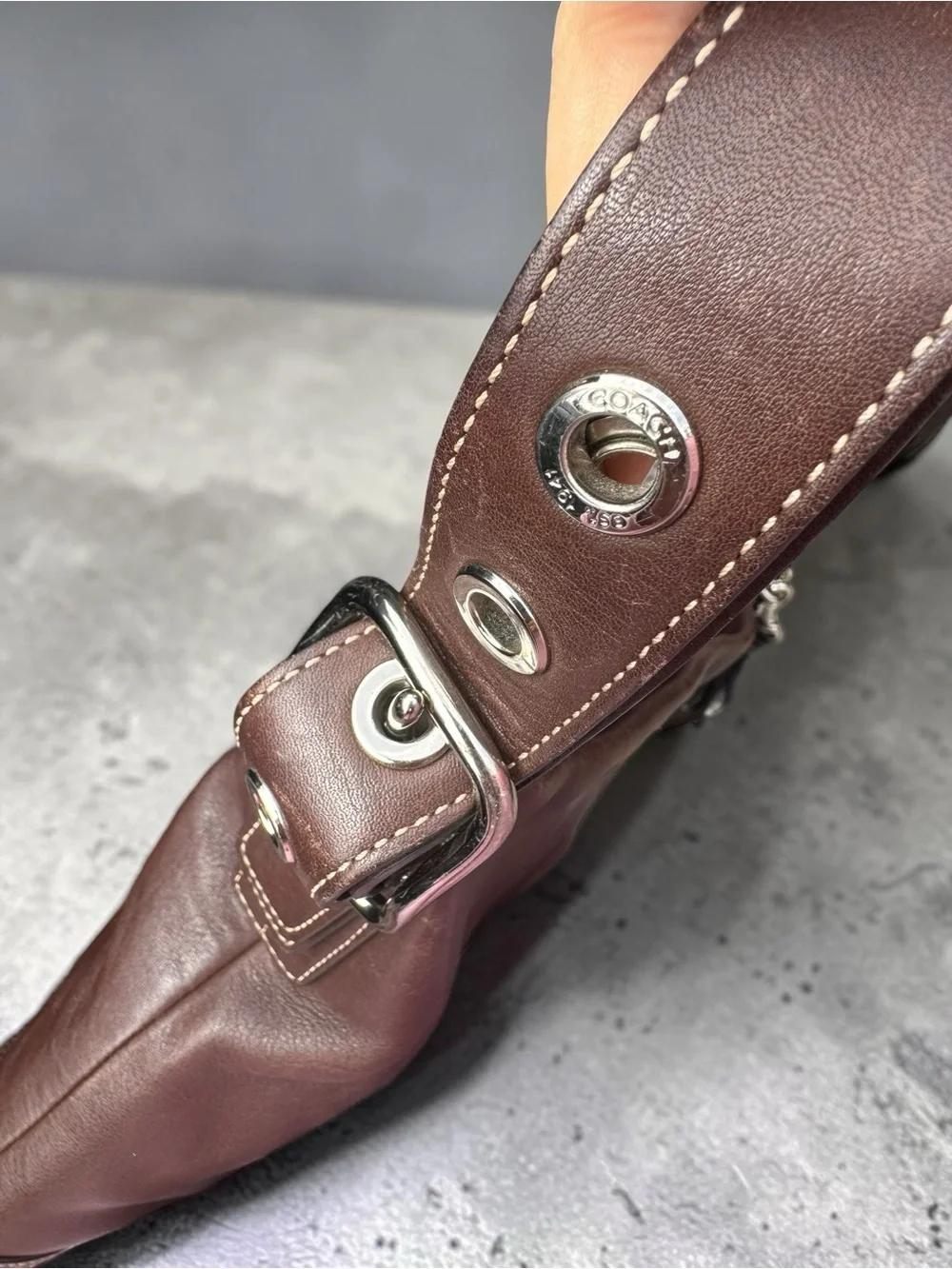 Vintage Coach Soho in Classic Brown Leather - Picture 5 of 6